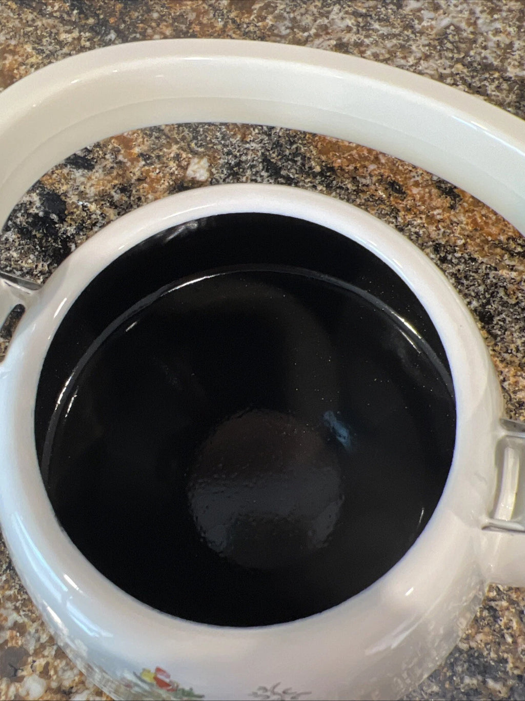 Spode Christmas Tree Metal Enamel Tea Pot With Hinged Handle and Lid 2.5 Quarts