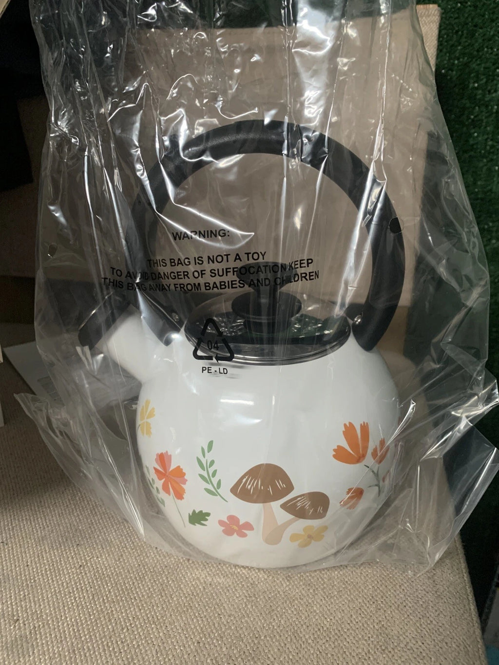 Martha Stewart Tea kettle,The Harvest Collection, Enamel On Steel / 1.4 Quart