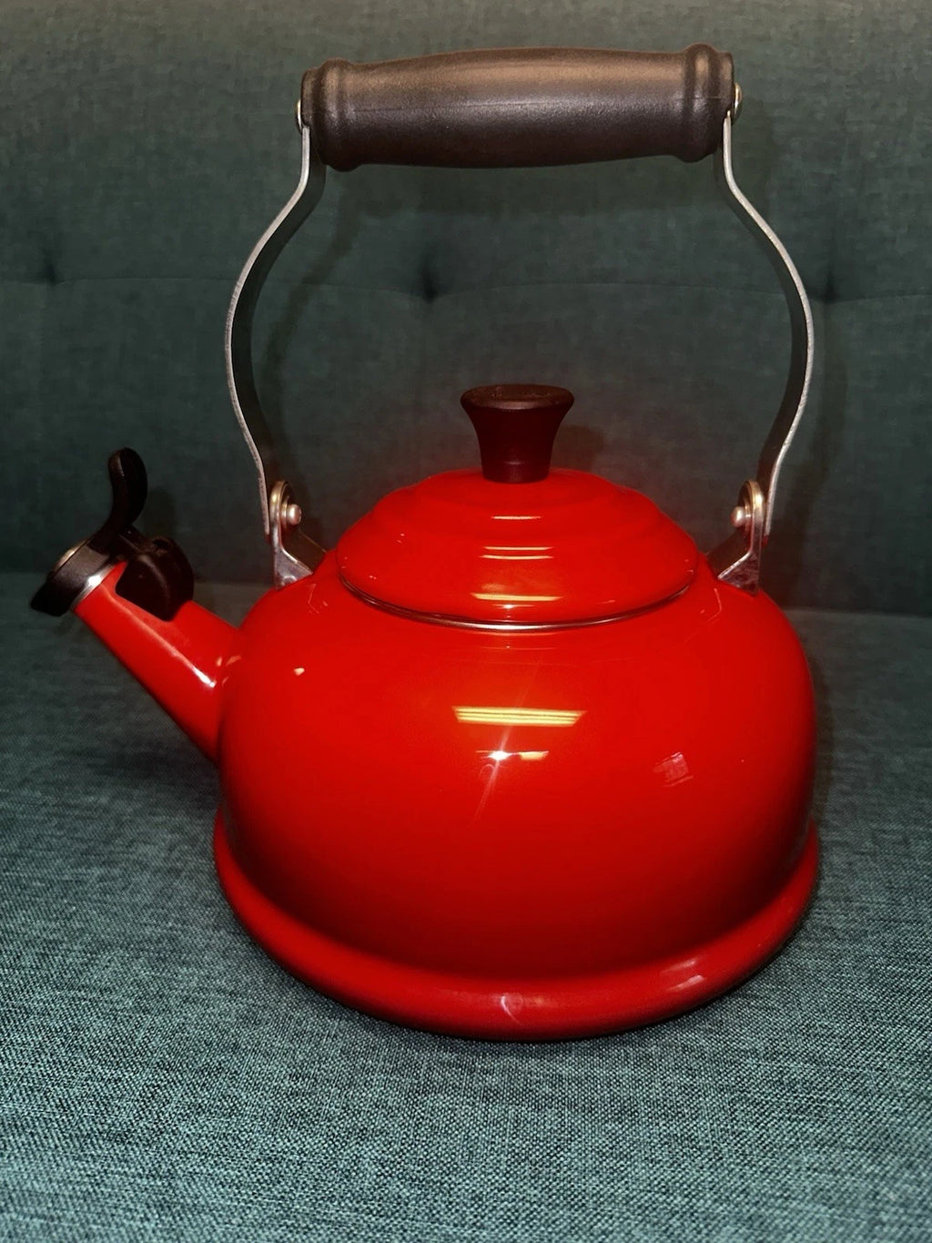 LE CREUSET Classic Whistling Tea Kettle Teapot Red Enamel On Steel 1.7qt NICE!