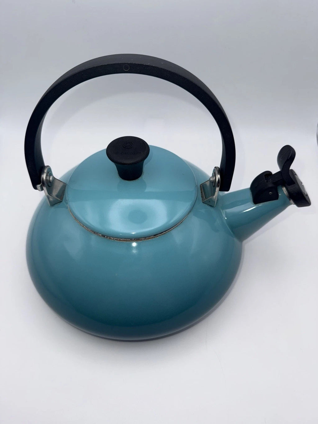 Le Creuset Light Ombre Blue ZEN Tea Kettle - 1.5 liter or 1.6 quart - Whistling