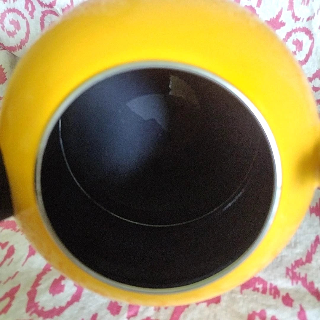 Chantal Anniversary Enamel on Steel Whistling Tea Kettle 2 quart Yellow