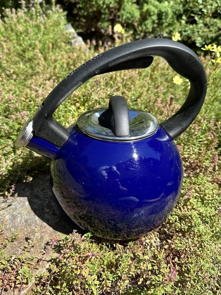 CHANTEL Cobalt Enameled  Whistling Tea Kettle 2qt Stay Cool BLK Phenolic Handle