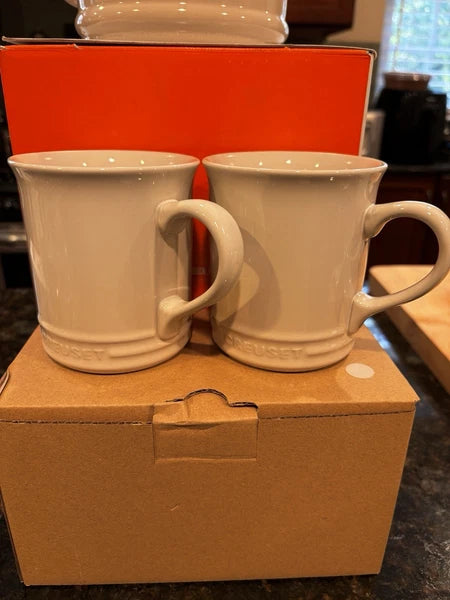 Le Creuset Demi Kettle Set W/ 2 14 Oz Mugs-Meringue-NIB