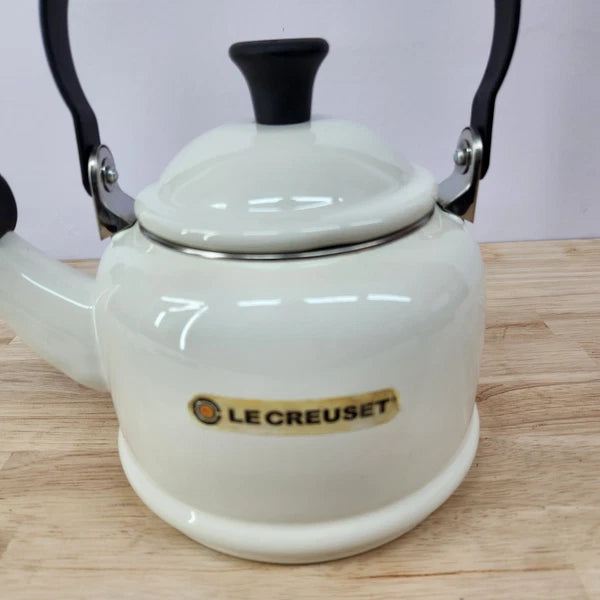 Le Creuset White Enamel Whistling Tea Kettle 1.25 Quarts 1.1 Litre