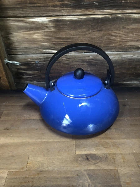 Le Creuset Zen BLUE Enamel Tea Kettle Pot 1.5 L 1.6 Qt