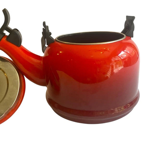 Le Creuset 1.25 Qt / 1.1 L Whistling Kettle Teapot Red Ombre Flame Enamel Cerise