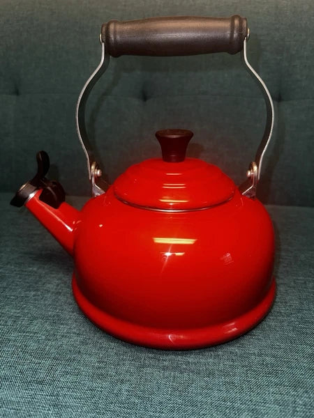 LE CREUSET Classic Whistling Tea Kettle Teapot Red Enamel On Steel 1.7qt NICE!