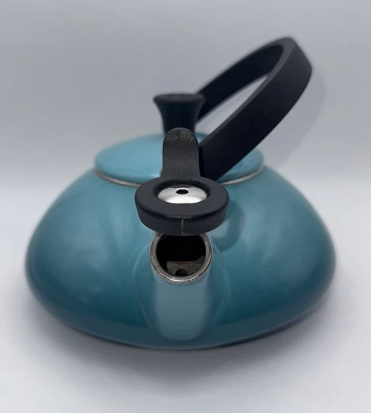Le Creuset Light Ombre Blue ZEN Tea Kettle - 1.5 liter or 1.6 quart - Whistling