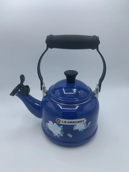 Le Creuset  “COBALT BLUE LOTUS”WHISTLING  TEA KETTLE 1.25 QT  Enamel Steel NIB