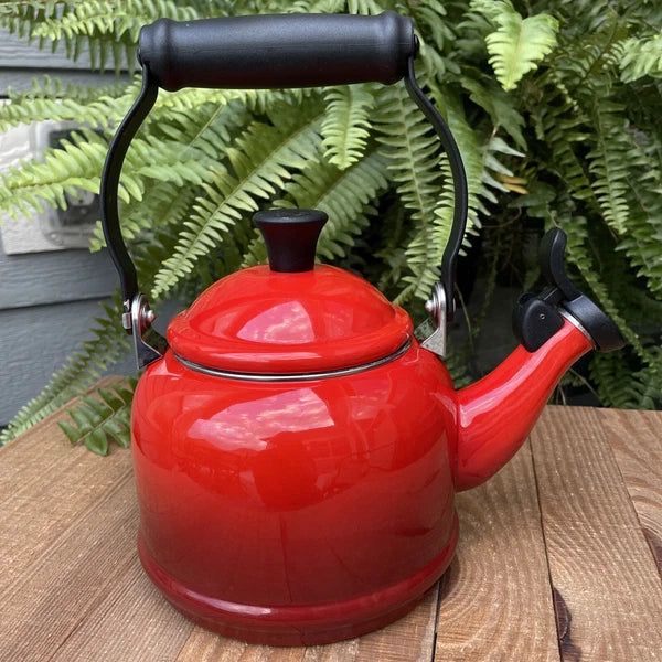 Le Creuset Red Ombré Tea Kettle Pot Whistling 1.25 Quarts Enamel *READ