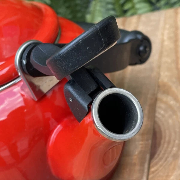 Le Creuset Red Ombré Tea Kettle Pot Whistling 1.25 Quarts Enamel *READ