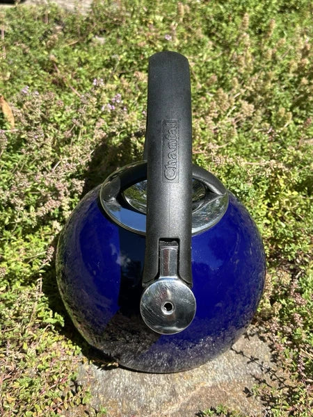CHANTEL Cobalt Enameled  Whistling Tea Kettle 2qt Stay Cool BLK Phenolic Handle