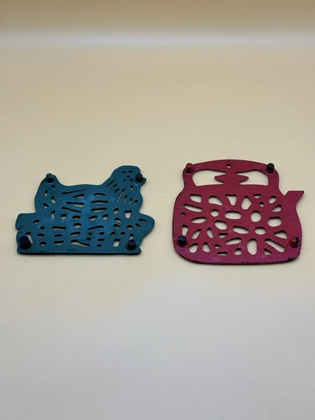 Trivet Hot Plate Enamel Vintage Cast Iron Red Teapot/Green Chicken Footed