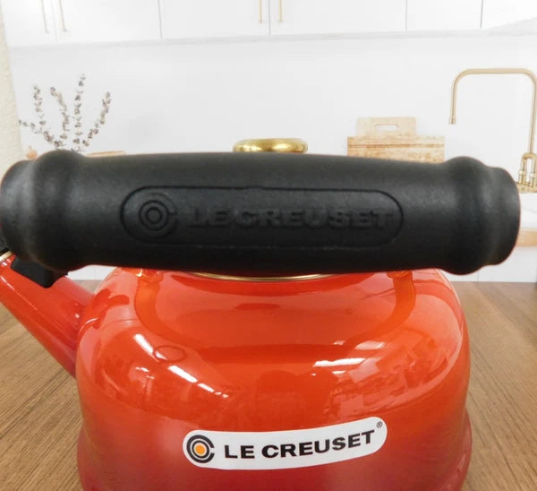 Le Creuset Classic 1.7 Quart Whistling Kettle with Gold Knob, Cerise - New