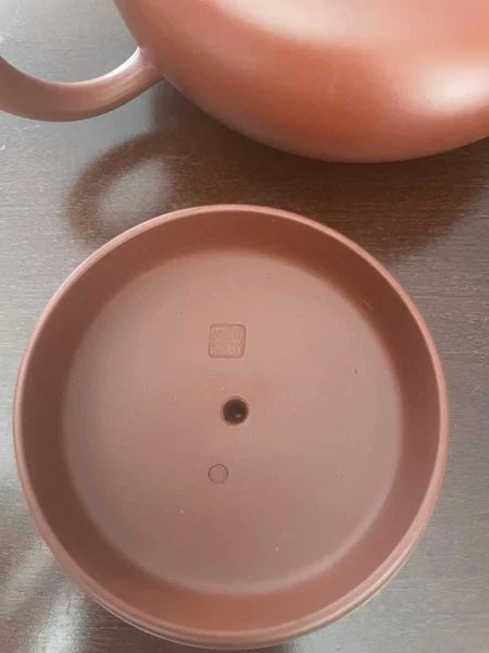 Classic Handmade Yixing Teapot – 11oz Red Clay Teapot with Traditional seal
