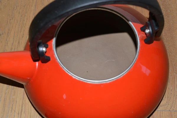 LE CREUSET Zen Tea Pot 1.5 L 1.6 Qt Cherry Red Enamel Whistling Kettle