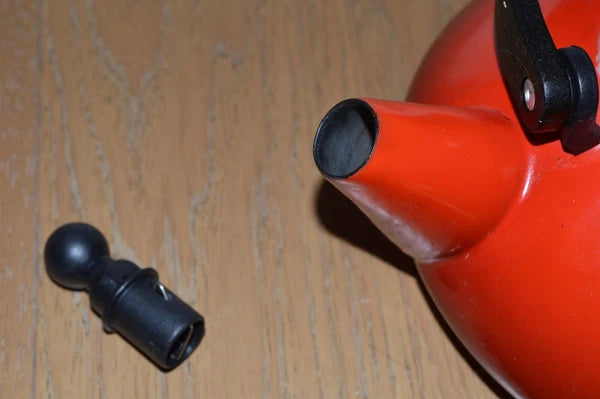 LE CREUSET Zen Tea Pot 1.5 L 1.6 Qt Cherry Red Enamel Whistling Kettle