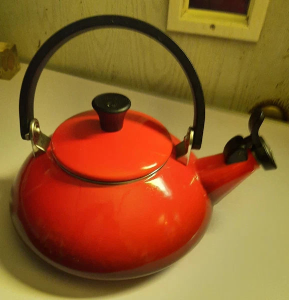 LE CREUSET Cerise Zen Ombre Cherry Red Enamel Teapot 1.5l 1.6qt Whistling Kettle