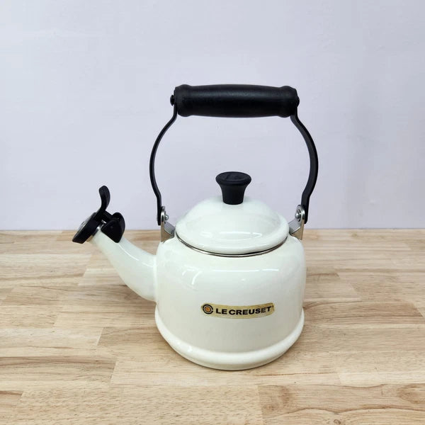 Le Creuset White Enamel Whistling Tea Kettle 1.25 Quarts 1.1 Litre