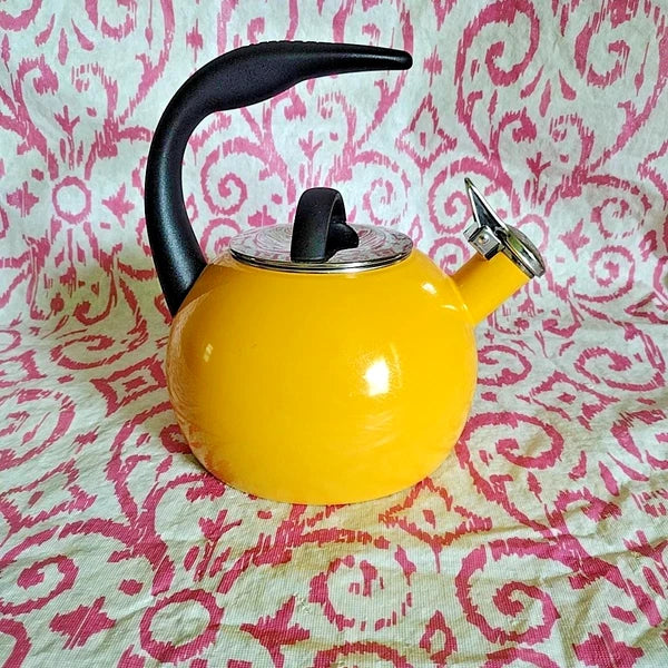 Chantal Anniversary Enamel on Steel Whistling Tea Kettle 2 quart Yellow