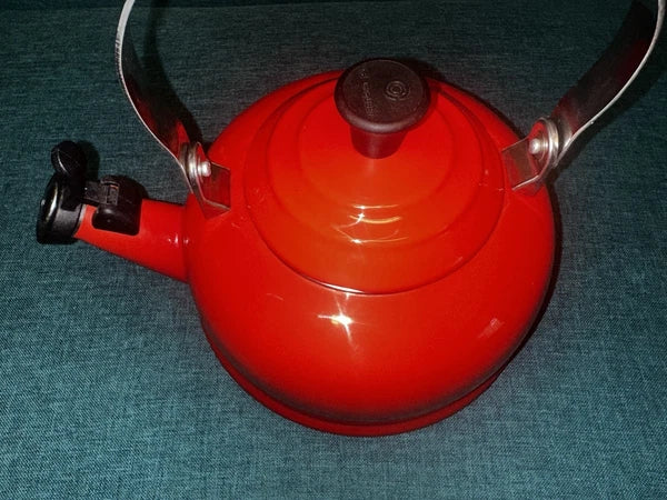 LE CREUSET Classic Whistling Tea Kettle Teapot Red Enamel On Steel 1.7qt NICE!