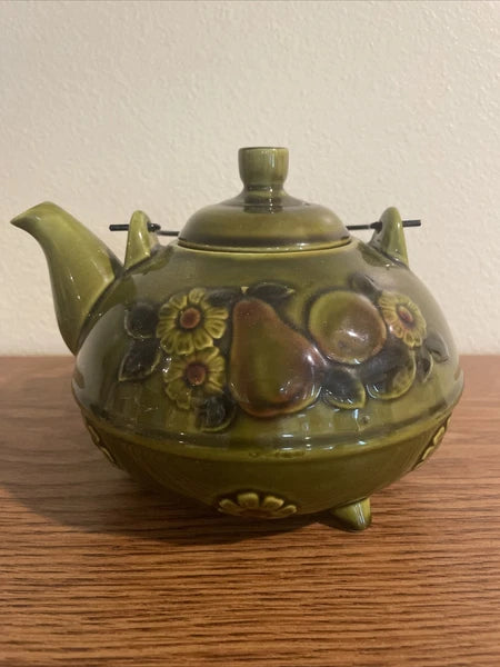 Green  Ceramic  Tea Pot- Made In Japan  Metal Handle. Nice!! Excellent Condition