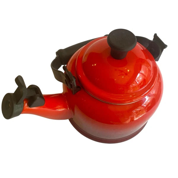 Le Creuset 1.25 Qt / 1.1 L Whistling Kettle Teapot Red Ombre Flame Enamel Cerise