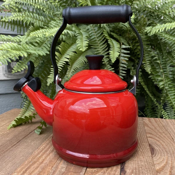 Le Creuset Red Ombré Tea Kettle Pot Whistling 1.25 Quarts Enamel *READ