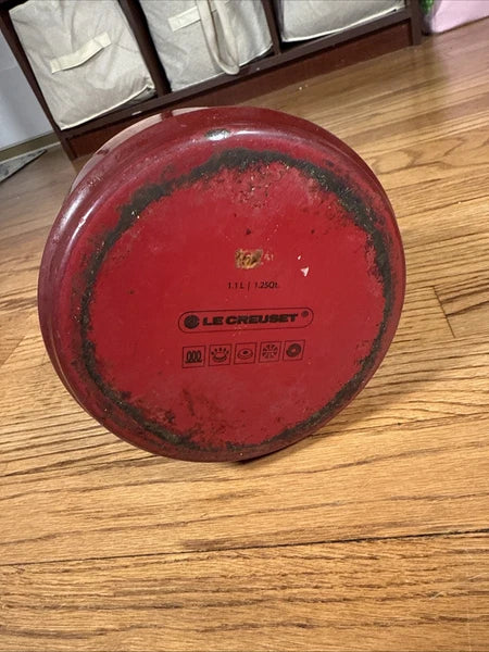 Le Creuset Traditional Red OMBRÉ Whistling Tea Kettle 1 Liters/ 1.25 US Quarts