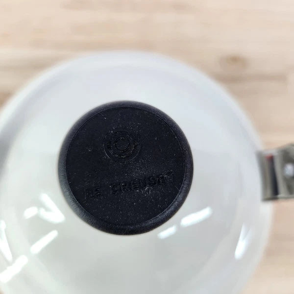 Le Creuset White Enamel Whistling Tea Kettle 1.25 Quarts 1.1 Litre