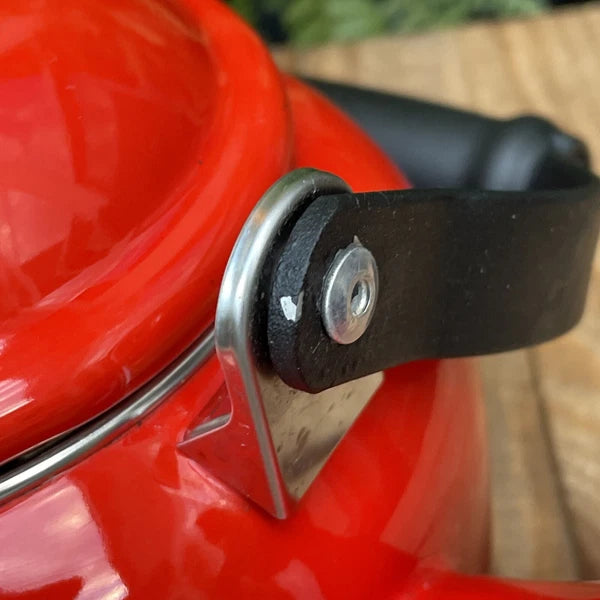 Le Creuset Red Ombré Tea Kettle Pot Whistling 1.25 Quarts Enamel *READ