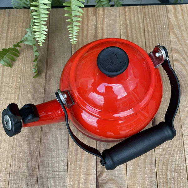 Le Creuset Red Ombré Tea Kettle Pot Whistling 1.25 Quarts Enamel *READ