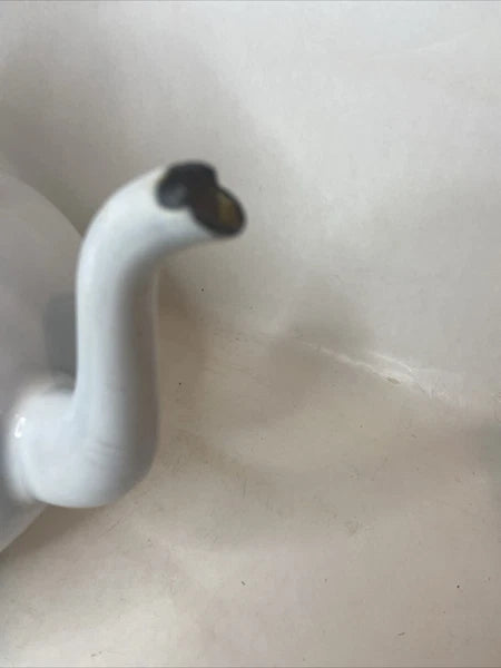 VINTAGE WHITE WITH BLUE TRIM ENAMEL WARE TEA POT