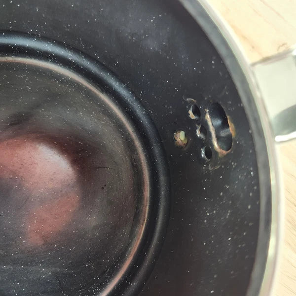 Le Creuset White Enamel Whistling Tea Kettle 1.25 Quarts 1.1 Litre