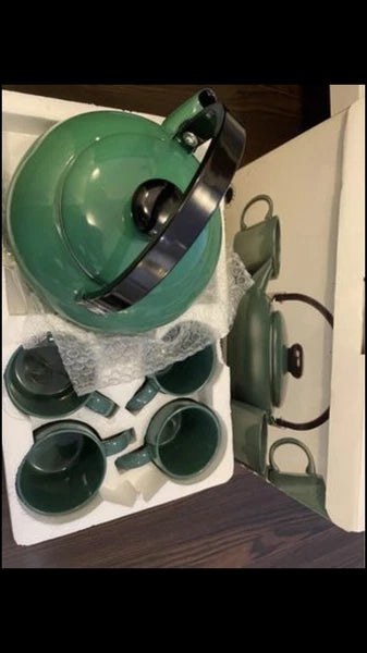 2QT Porcelain Enameled On Steel With 4 Cups New Set