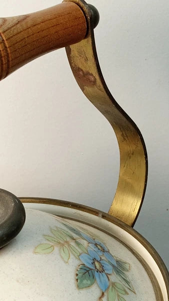 Vintage Mikasa Grande Chef Day Dreams  2.5. Qt Enamel Tea Kettle Japan UN704