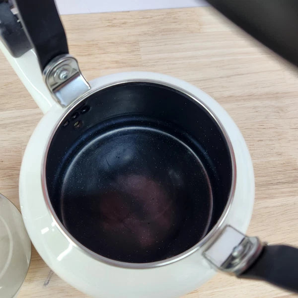 Le Creuset White Enamel Whistling Tea Kettle 1.25 Quarts 1.1 Litre