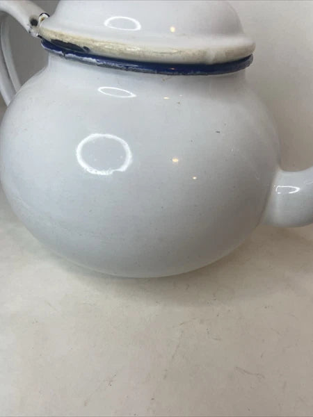 VINTAGE WHITE WITH BLUE TRIM ENAMEL WARE TEA POT