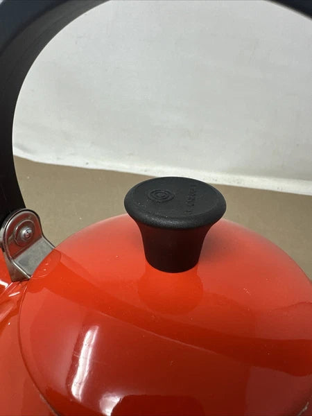 Le Creuset Whistling Tea Kettle Enamel on Steel 1.5L 1.6 Qt Red Zen Asian Shape