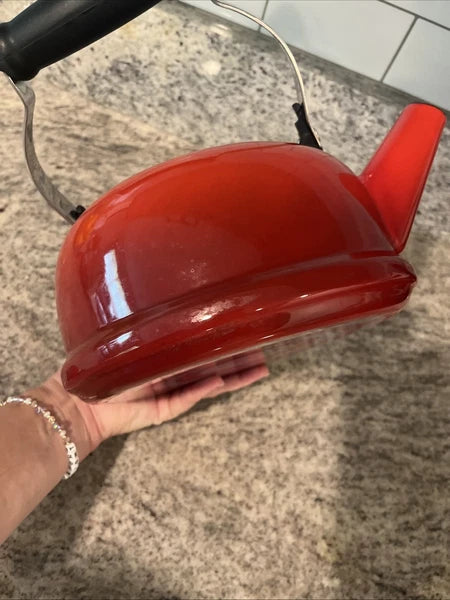 Le Creuset Classic Tea Kettle Teapot Enamel Ombre Cerise Red 1.7qt